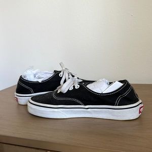 Black Vans women’s size 7 men’s size 5.5